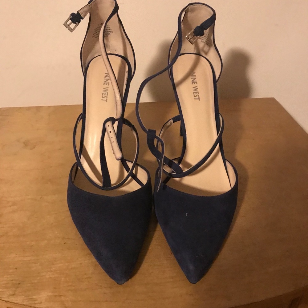 Suede t-strap pumps